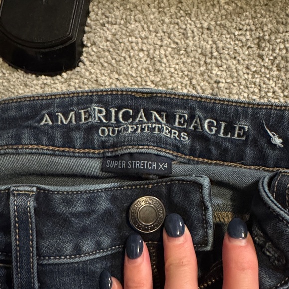 American Eagle Outfitters Dark Wash Skinny Jeans. Super Stretch - Picture 2 of 4